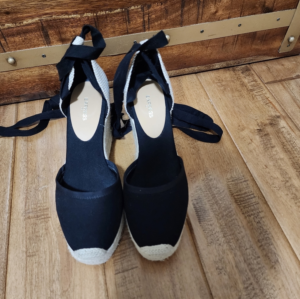 Express Wedge heels